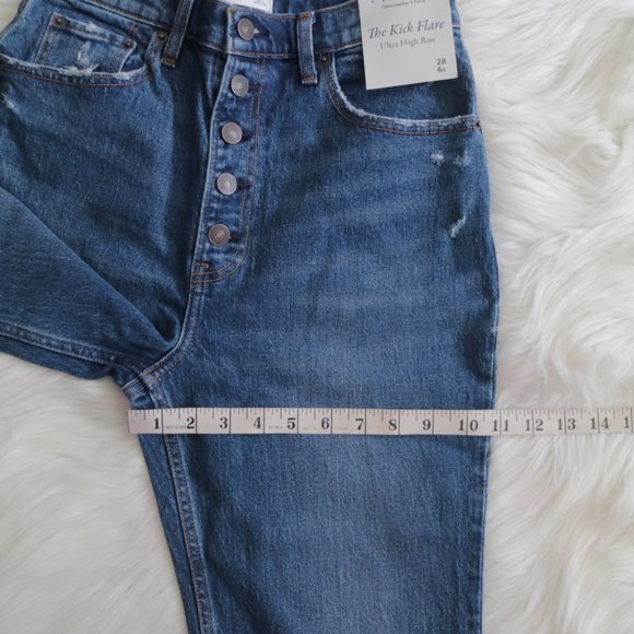 NEW Abercombie & Fitch Ultra High Rise Kick Flare crop Jeans Sized 28 / 6R - Picture 7 of 11
